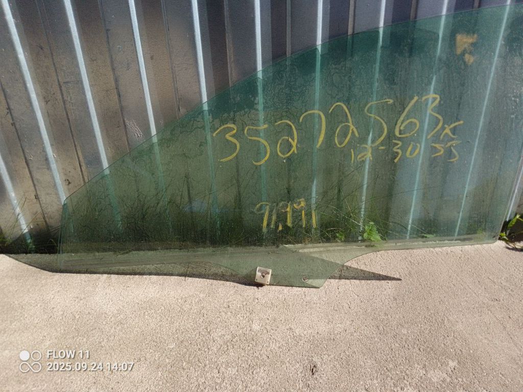 Стекло двери передней левой