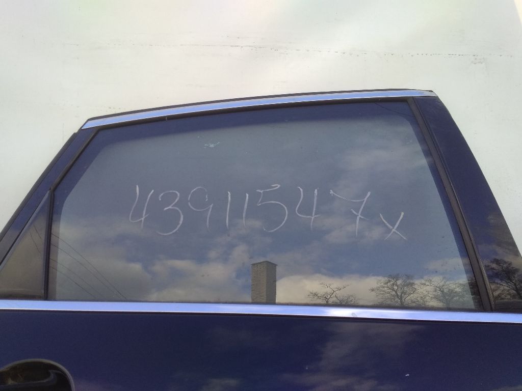 Стекло двери задней правой