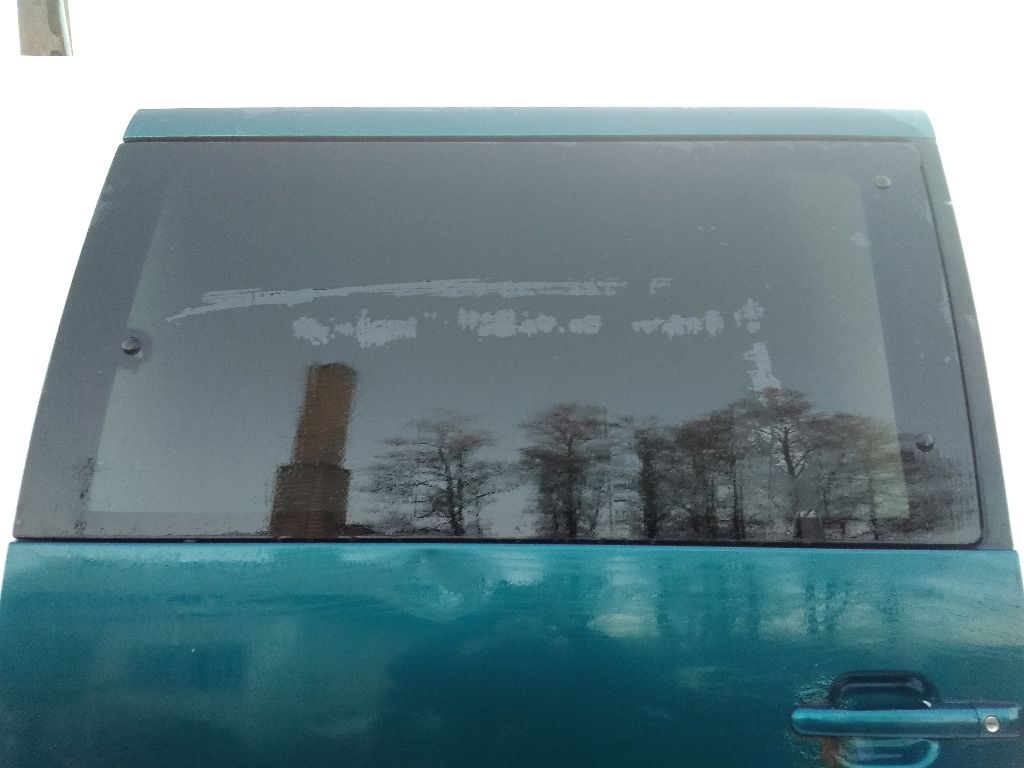 Стекло двери передней правой