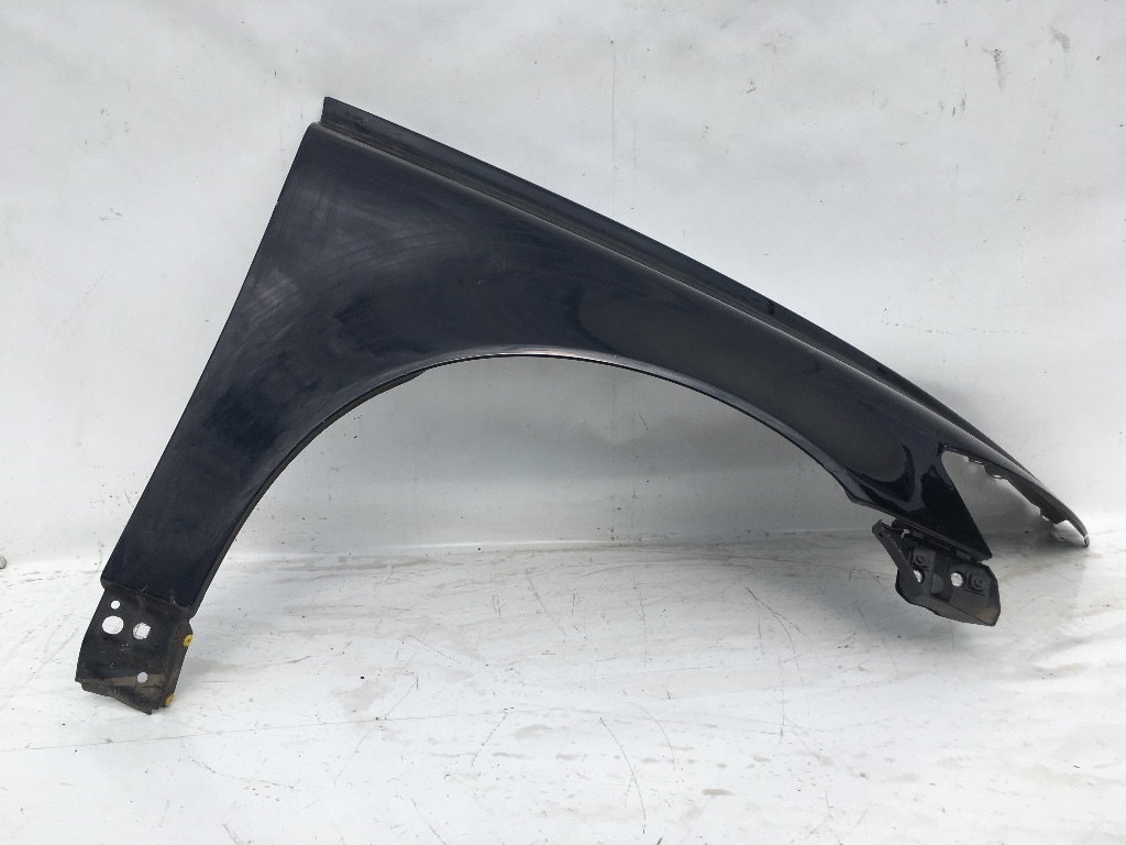 Крыло переднее правое