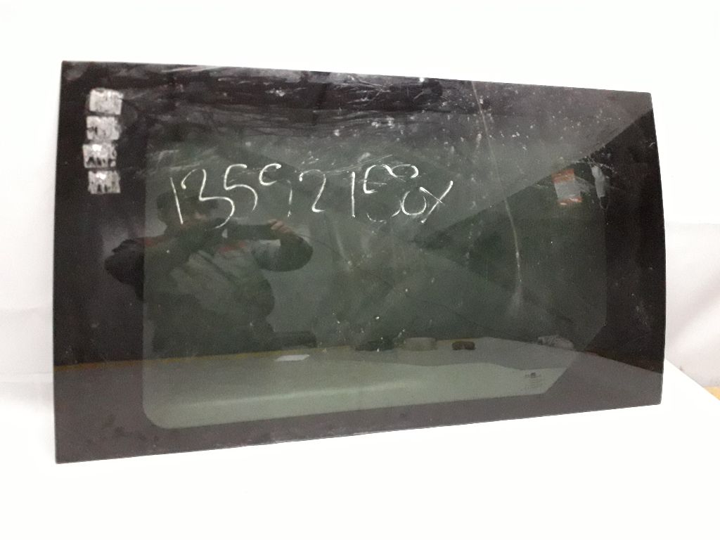 Стекло двери задней левой