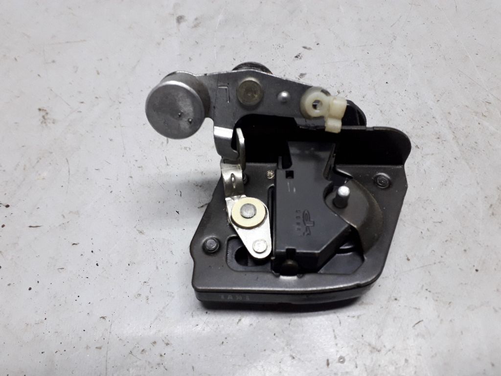 Замок двери задней левой