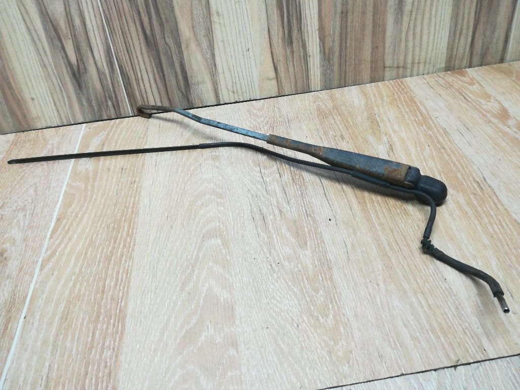 Щеткодержатель (поводок стеклоочистителя, дворник)