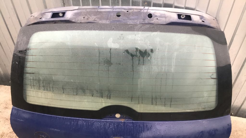 Стекло заднее