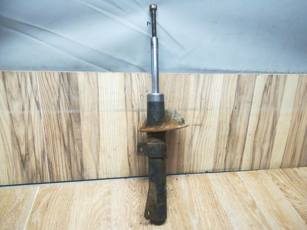 Амортизатор передний