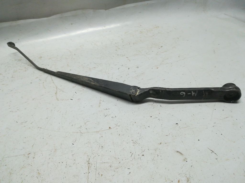 Щеткодержатель (поводок стеклоочистителя, дворник)