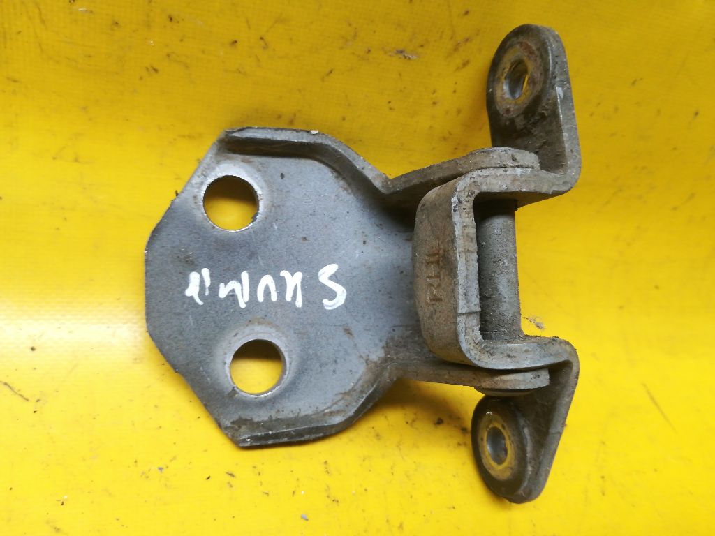 Петля двери