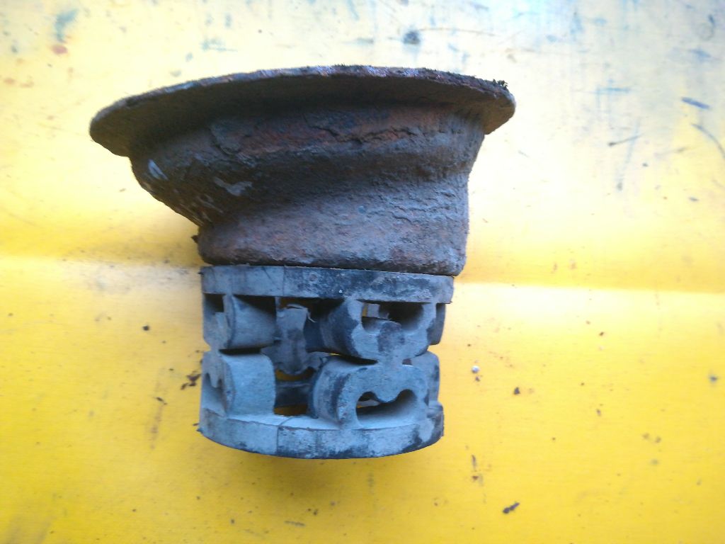 Опора амортизатора нижняя (чашка)