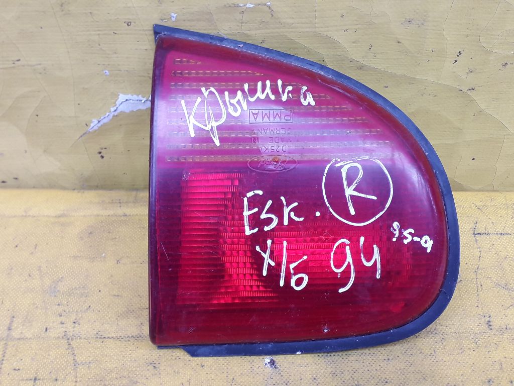 Фонарь крышки багажника правый