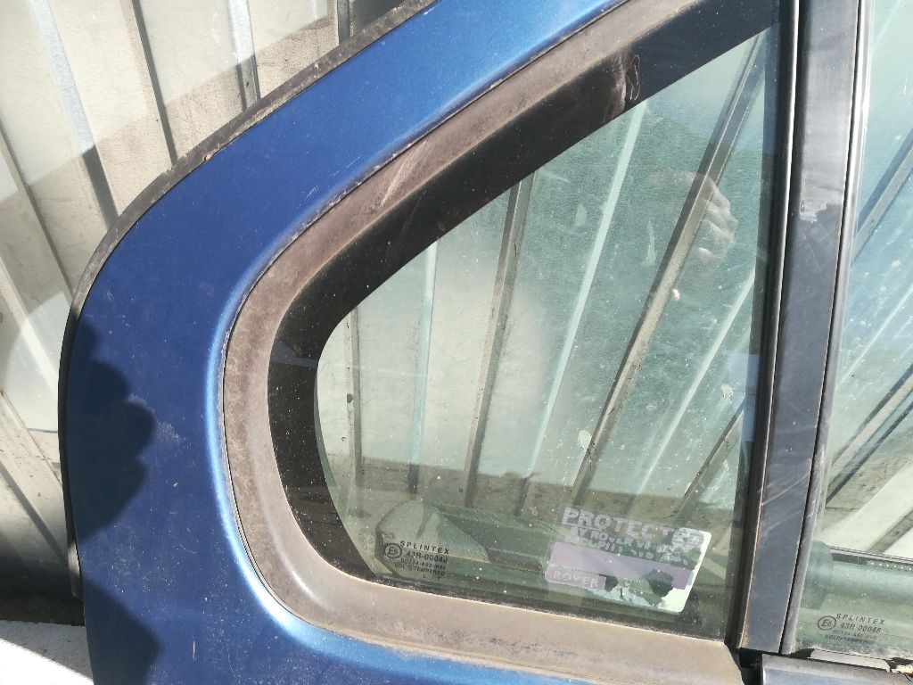Стекло двери задней правой